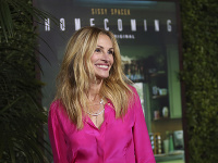 Herečka Julia Roberts žiari radosťou. Herečka Julia Roberts žiari radosťou.