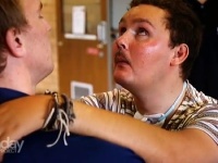 Sam bol závislý na svojich blízkych Sam bol závislý na svojich blízkych