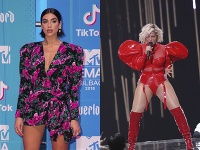 Dua Lipa a Bebe Rexha predviedli svoj sexepíl. Dua Lipa a Bebe Rexha predviedli svoj sexepíl.