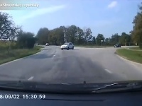 Polícia zverejnila zábery, ktoré zachytávajú prehrešky vodičov. Polícia zverejnila zábery, ktoré zachytávajú prehrešky vodičov.