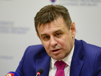 Minister životného prostredia László Sólymos. Minister životného prostredia László Sólymos.