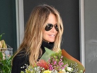 Elle Macpherson sa usmievala a ešte netušila, čo ju čaká. Elle Macpherson sa usmievala a ešte netušila, čo ju čaká.
