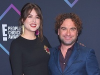 Johnny Galecki s milenkou Alainou Meyer Johnny Galecki s milenkou Alainou Meyer