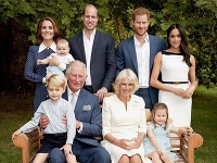 Britská kráľovská rodina zverejnila nové fotky, ktoré vznikli pri príležitosti 70. narodenín princa Charlesa.