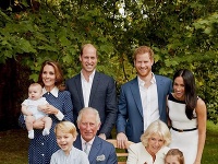 Britská kráľovská rodina sa pri príležitosti 70. narodenín princa Charlesa nechala nafotiť.