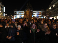 Tisíce ľudí na Václavskom námestí žiadajú odchod premiéra Andreja Babiša.