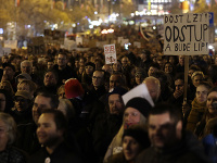 Tisíce ľudí na Václavskom námestí žiadajú odchod premiéra Andreja Babiša.