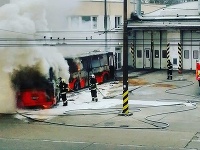 Autobus MHD zachvátil požiar. Autobus MHD zachvátil požiar.
