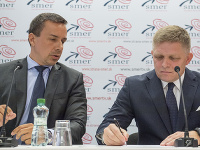 Poslanci za stranu Smer-SD Erik Tomáš a Róbert Fico. Poslanci za stranu Smer-SD Erik Tomáš a Róbert Fico.