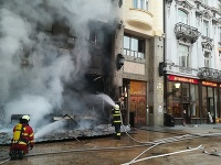 Na vianočných trhoch v Bratislave vypukol požiar.