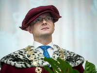 Rektor Univerzity Mateja Bela Vladimír Hiadlovský. Rektor Univerzity Mateja Bela Vladimír Hiadlovský.