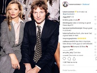 Kate Moss sa fotkou s milencom pochválila aj na instagrame. 