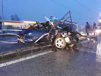 Hrozivá dopravná nehoda sa stala na Alejovej ulici v Košiciach.