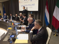 Tlačová konferencia k operácii Pollino v Haagu.