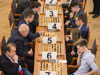 Vianočný šachový turnaj otvorili Andrej Danko a legendárny hráč Anatolij Karpov. 