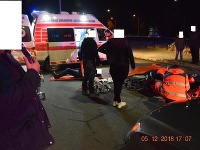 Vodič zrazil dvoch chodcov na priechode v Banskej Bystrici.