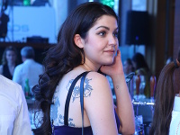 Celeste Buckingham je opäť zadaná! Celeste Buckingham je opäť zadaná!