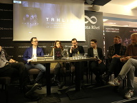Mary Bartalos včera v jednom z kníhkupectiev v centre Bratislavy promovala nový film Trhlina, v ktorom hrá. 