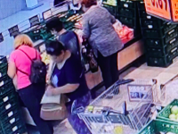 Polícia zverejnila video krádeže. Všimli ste si, komu ukradli peňaženku? Polícia zverejnila video krádeže. Všimli ste si, komu ukradli peňaženku?