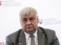 Minister dopravy a výstavby SR Árpád Érsek