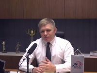 Robert Fico sa vyjadril k medializovaným informáciam o Norbertovi Bödörovi. Robert Fico sa vyjadril k medializovaným informáciam o Norbertovi Bödörovi.