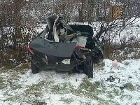 Kolízia rýchlika a auta v Šuranoch pripravila o život matku s dieťaťom. Kolízia rýchlika a auta v Šuranoch pripravila o život matku s dieťaťom.