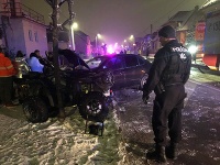 Štvorkolka sa zrazila s osobným automobilom, vodič menšieho stroja skončil v nemocnici. Štvorkolka sa zrazila s osobným automobilom, vodič menšieho stroja skončil v nemocnici.
