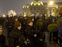 Proti vláde a prezidentovi protestovali v Budapešti tisíce Maďarov