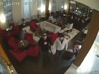 Polícia pátra po mužovi na videu, môže ísť o únos. Polícia pátra po mužovi na videu, môže ísť o únos.