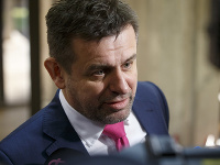 Podpredseda vlády a minister životného prostredia SR László Sólymos. Podpredseda vlády a minister životného prostredia SR László Sólymos.