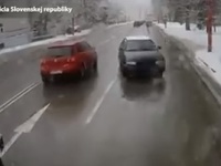 Vodič jazdil po Ružomberku s tromi promile. Vodič jazdil po Ružomberku s tromi promile.