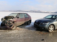 Za Košicami v smere na obec Nižná Hutka sa dnes doobeda stala dopravná nehoda troch vozidiel.