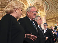 Jean-Claude Juncker s rumunskou premiérkou Vioricou Dancilaovou Jean-Claude Juncker s rumunskou premiérkou Vioricou Dancilaovou