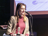 Speváčka Sima Martausová Speváčka Sima Martausová