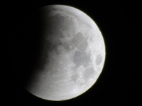 Ľubomír zachytil zatmenie mesiaca nad obcou Klin na Orave.