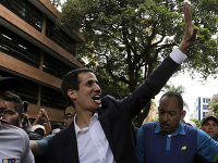 Venezuelský opozičný líder Juan Guaidó sa vyhlásil za Venezuelský opozičný líder Juan Guaidó sa vyhlásil za