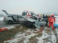 Vážnu dopravnú nehodu neprežili 2 osoby. Vážnu dopravnú nehodu neprežili 2 osoby.