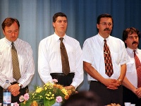 Na snímke zľava poslanci SMK Pál Csáky, Béla Bugár, Pál Farkas a Gyula Bárdos v roku 1998.