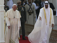 Pápež František sa stretol s vrcholnými predstaviteľmi Emirátov. Pápež František sa stretol s vrcholnými predstaviteľmi Emirátov.
