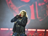 Axl Rose obnovil Guns N' Roses a zaskočil aj v AC/DC.