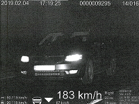 Vodičovi bola nameraná rýchlosť 183 km/h. Vodičovi bola nameraná rýchlosť 183 km/h.
