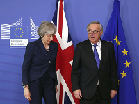 Britská premiérka Theresa Mayová a predseda Európskej komisie Jean-Claude Juncker.