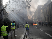 Vo Francúzsku sa opäť konajú protesty žltých viest Vo Francúzsku sa opäť konajú protesty žltých viest