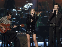 Mark Ronson, Miley Cyrus a Shawn Mendes