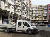 Polícia kontroluje rôzne subjekty a v kontrolách bude pokračovať. Polícia kontroluje rôzne subjekty a v kontrolách bude pokračovať.