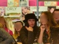 Alena Zsuzsová na módnej prehliadke, spoločnosť jej robila dcéra. Alena Zsuzsová na módnej prehliadke, spoločnosť jej robila dcéra.