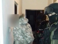 Polícia vykonala niekoľko domových kontrol a pri nich zaistila kryštalické látky. Polícia vykonala niekoľko domových kontrol a pri nich zaistila kryštalické látky.
