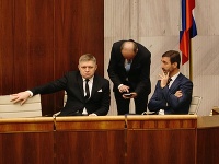 Poslanci nezvolili v prvom kole voľby ani jedného kandidáta. Poslanci nezvolili v prvom kole voľby ani jedného kandidáta.