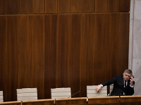 Poslanci Smeru i SNS včera zablokovali voľbu ústavných sudcov