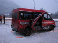 Pri zrážke autobusu a mikrobusu sa zranilo 6 ľudí.